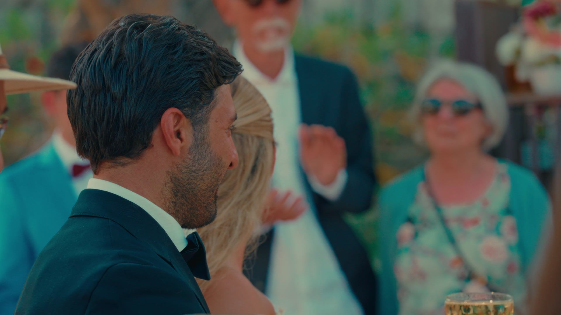 Melisa and Ibrahim sharing a kiss